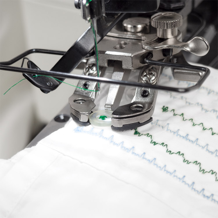 Electronic button sewing machine - machine head