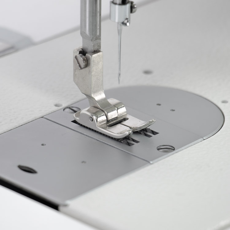 Zigzag with integrated AC servo motor - complete sewing machine