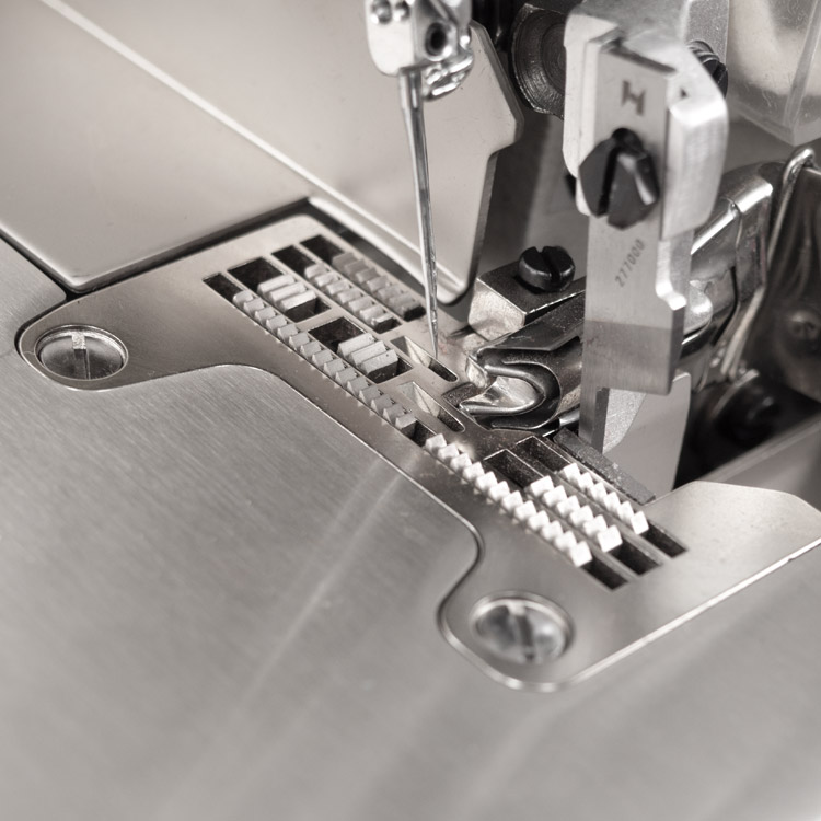 ZOJE B9500-02x250-02 SET - 4-thread, mechatronic double chainstitch overlock machine with needles positioning - complete machine - 6 4-thread, mechatronic double chainstitch overlock machine with needles positioning - complete machine